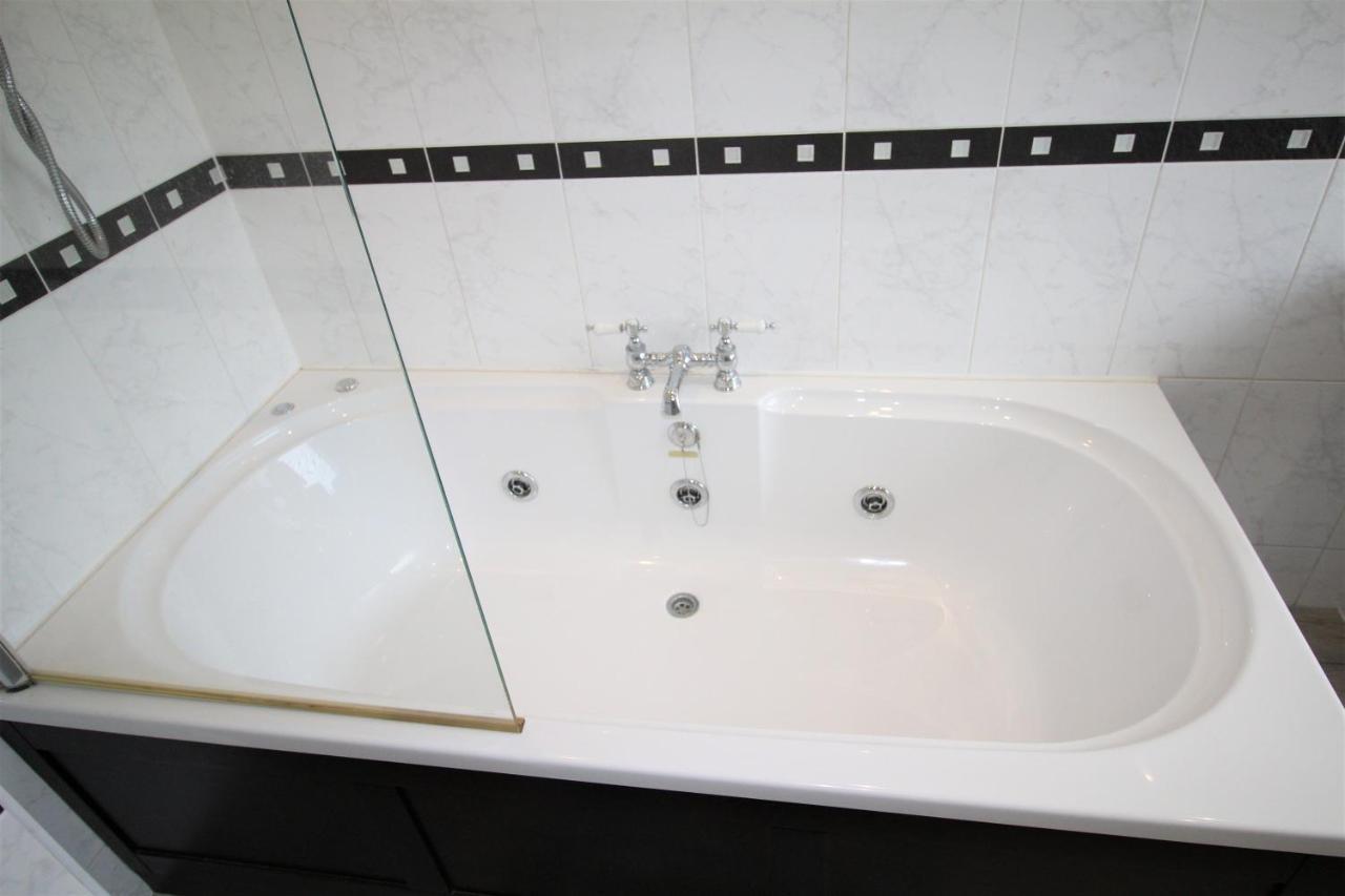 Whitley Bay - Sleeps 6 - Refurbished Throughout - Fast Wifi - Dogs Welcome Extérieur photo